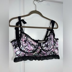 TORRID Butterfly Corset Style Satin Ruffle Baby Doll Style Underwire Bra Size 2